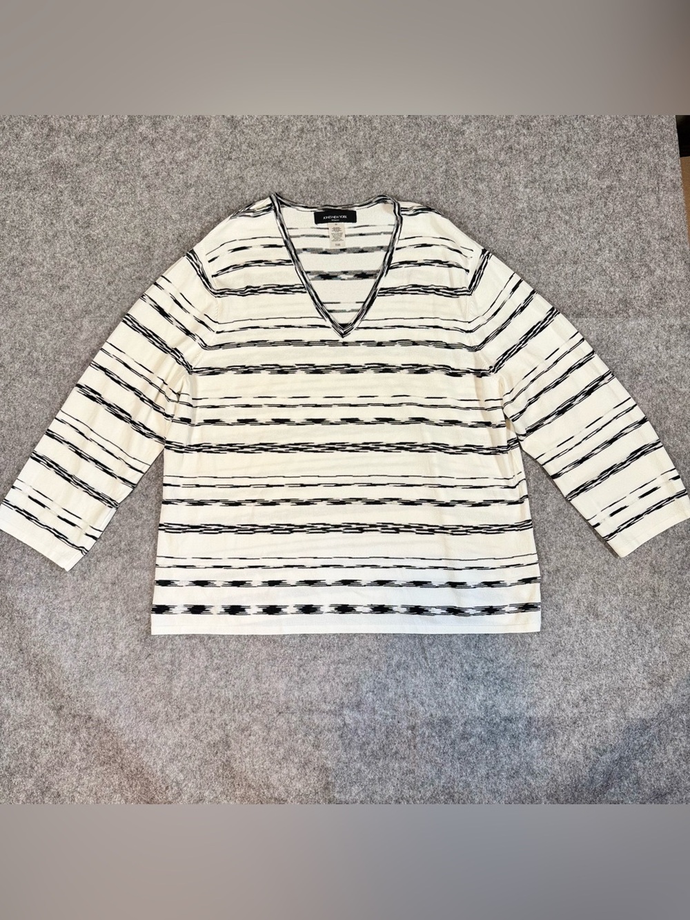 Jones New York Woman 3X Cream Black Striped V-Neck 3/4 Sleeve Top